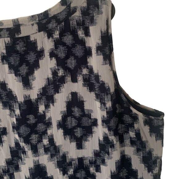 Pre Owned Women’s CJ Banks Sleeveless Blouse Geometric Blue White Sz XXL - Picture 3 of 10